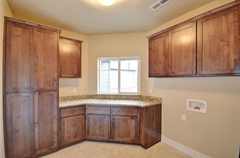Tiny photo for 179 Skyhawk Drive, Eagle Point, OR 97524 (MLS # 220211725)