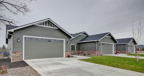 Photo of 179 Skyhawk Drive, Eagle Point, OR 97524 (MLS # 220211725)