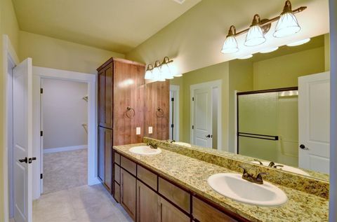 Tiny photo for 179 Skyhawk Drive, Eagle Point, OR 97524 (MLS # 220211725)