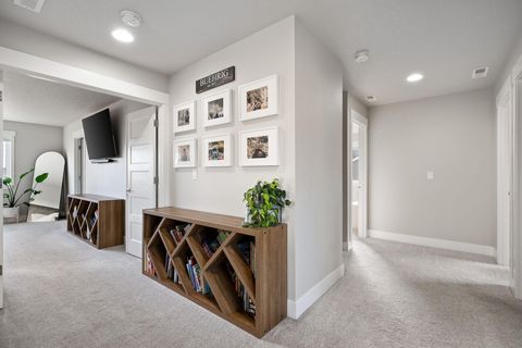 Tiny photo for 61394 Coachman Way, Bend, OR 97702 (MLS # 220213071)