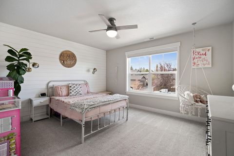 Tiny photo for 61394 Coachman Way, Bend, OR 97702 (MLS # 220213071)