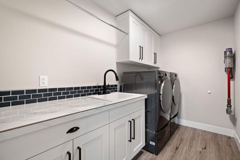 Tiny photo for 61394 Coachman Way, Bend, OR 97702 (MLS # 220213071)