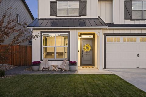 Tiny photo for 61394 Coachman Way, Bend, OR 97702 (MLS # 220213071)