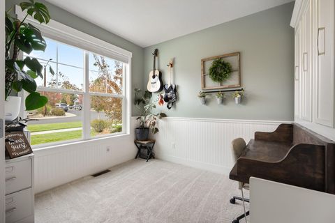 Tiny photo for 61394 Coachman Way, Bend, OR 97702 (MLS # 220213071)