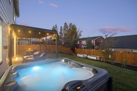 Tiny photo for 61394 Coachman Way, Bend, OR 97702 (MLS # 220213071)