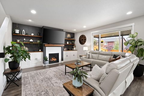 Tiny photo for 61394 Coachman Way, Bend, OR 97702 (MLS # 220213071)