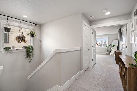 Tiny photo for 61394 Coachman Way, Bend, OR 97702 (MLS # 220213071)