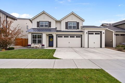 Tiny photo for 61394 Coachman Way, Bend, OR 97702 (MLS # 220213071)