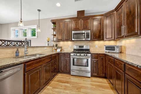 Tiny photo for 526 Stone Pointe Drive, Central Point, OR 97502 (MLS # 220211209)