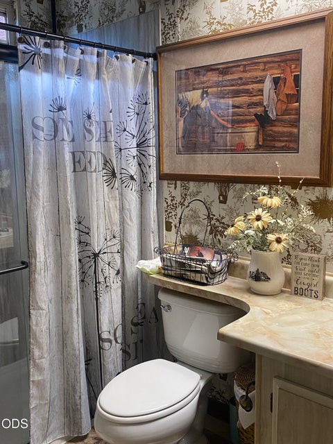 Tiny photo for 1059 Kane Street, Klamath Falls, OR 97603 (MLS # 220225922)