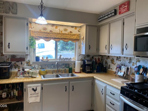 Tiny photo for 1059 Kane Street, Klamath Falls, OR 97603 (MLS # 220225922)