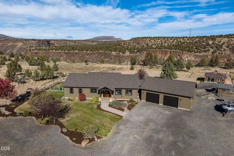 Photo of 4685 SW Trout Road, Terrebonne, OR 97760 (MLS # 220229500)