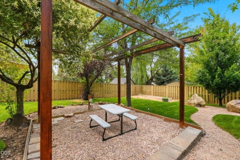 Tiny photo for 2765 SW 49th Street, Redmond, OR 97756 (MLS # 220225905)