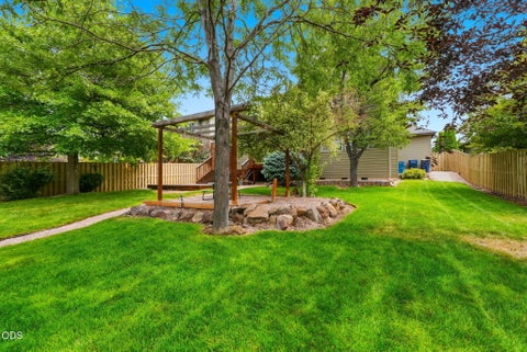 Tiny photo for 2765 SW 49th Street, Redmond, OR 97756 (MLS # 220225905)