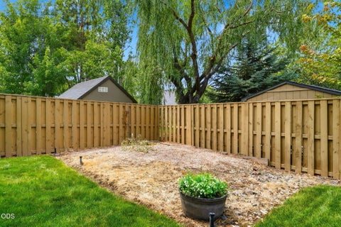 Tiny photo for 2765 SW 49th Street, Redmond, OR 97756 (MLS # 220225905)