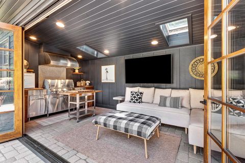 Tiny photo for 2256 NW Eastes Street, Bend, OR 97703 (MLS # 220213084)