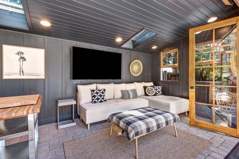 Tiny photo for 2256 NW Eastes Street, Bend, OR 97703 (MLS # 220213084)