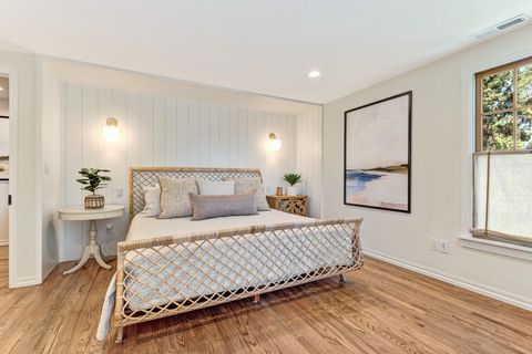 Tiny photo for 2256 NW Eastes Street, Bend, OR 97703 (MLS # 220213084)