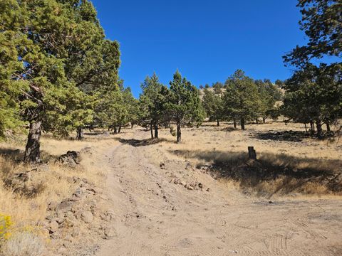 Tiny photo for 11435 Hill Road, Klamath Falls, OR 97603 (MLS # 220211119)