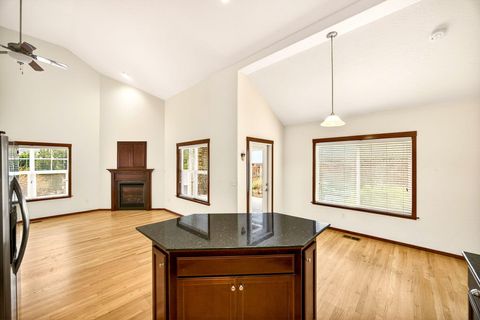 Tiny photo for 150 Graham Way, Talent, OR 97540 (MLS # 220215749)