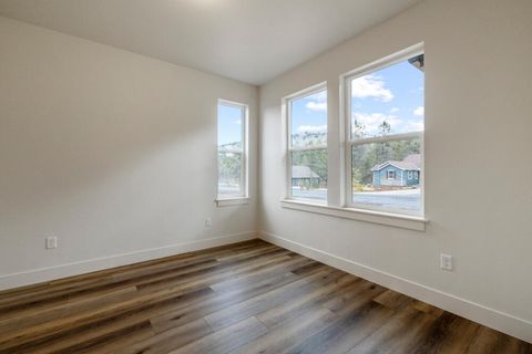 Tiny photo for 1216 Vine Maple Drive, Klamath Falls, OR 97601 (MLS # 220215649)