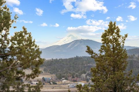 Tiny photo for 1216 Vine Maple Drive, Klamath Falls, OR 97601 (MLS # 220215649)