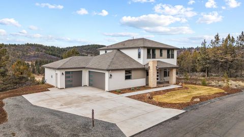 Tiny photo for 1216 Vine Maple Drive, Klamath Falls, OR 97601 (MLS # 220215649)