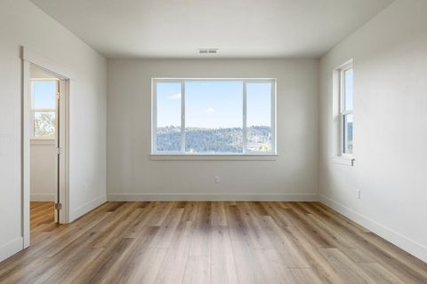 Tiny photo for 1216 Vine Maple Drive, Klamath Falls, OR 97601 (MLS # 220215649)