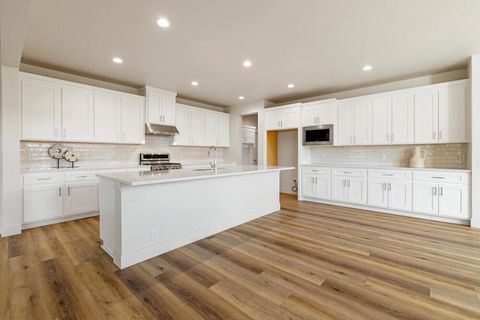 Tiny photo for 1216 Vine Maple Drive, Klamath Falls, OR 97601 (MLS # 220215649)