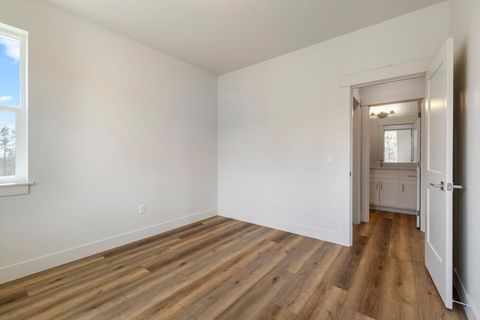 Tiny photo for 1216 Vine Maple Drive, Klamath Falls, OR 97601 (MLS # 220215649)