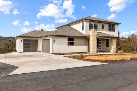 Photo of 1216 Vine Maple Drive, Klamath Falls, OR 97601 (MLS # 220215649)