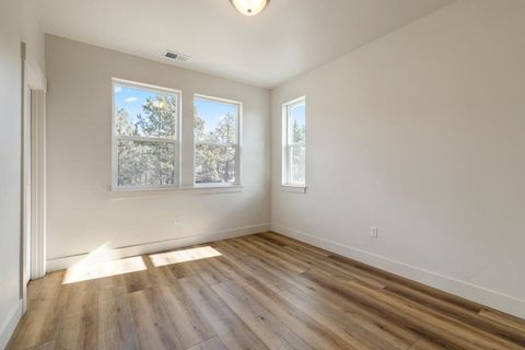 Tiny photo for 1216 Vine Maple Drive, Klamath Falls, OR 97601 (MLS # 220215649)