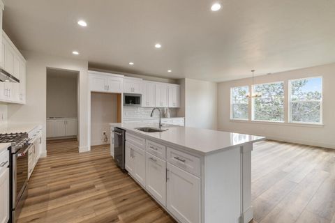 Tiny photo for 1216 Vine Maple Drive, Klamath Falls, OR 97601 (MLS # 220215649)