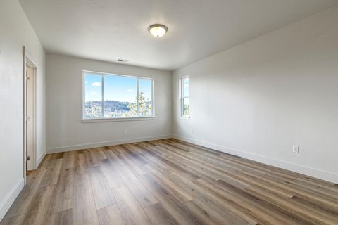 Tiny photo for 1216 Vine Maple Drive, Klamath Falls, OR 97601 (MLS # 220215649)