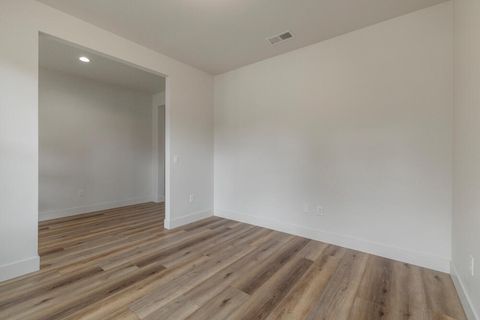 Tiny photo for 1216 Vine Maple Drive, Klamath Falls, OR 97601 (MLS # 220215649)
