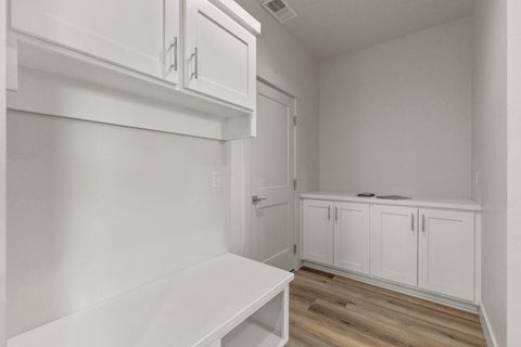 Tiny photo for 1216 Vine Maple Drive, Klamath Falls, OR 97601 (MLS # 220215649)