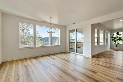 Tiny photo for 1216 Vine Maple Drive, Klamath Falls, OR 97601 (MLS # 220215649)