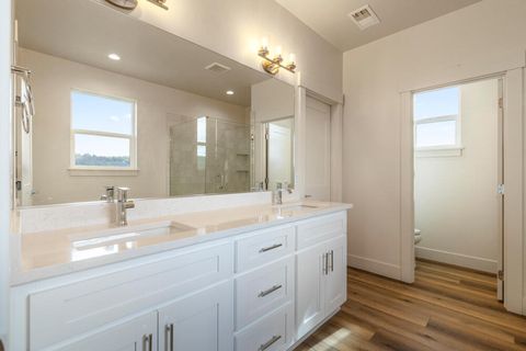 Tiny photo for 1216 Vine Maple Drive, Klamath Falls, OR 97601 (MLS # 220215649)