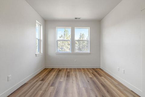 Tiny photo for 1216 Vine Maple Drive, Klamath Falls, OR 97601 (MLS # 220215649)