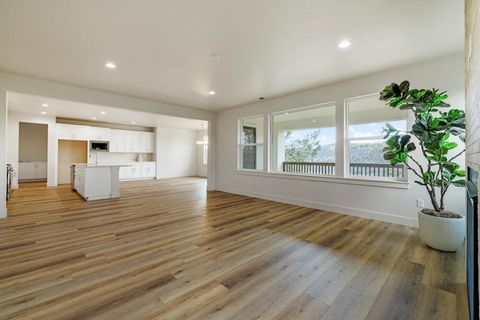 Tiny photo for 1216 Vine Maple Drive, Klamath Falls, OR 97601 (MLS # 220215649)