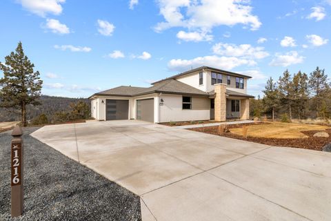 Tiny photo for 1216 Vine Maple Drive, Klamath Falls, OR 97601 (MLS # 220215649)