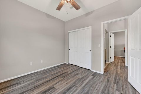 Tiny photo for 2217 NW Cedar Avenue, Redmond, OR 97756 (MLS # 220219760)