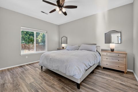 Tiny photo for 2217 NW Cedar Avenue, Redmond, OR 97756 (MLS # 220219760)