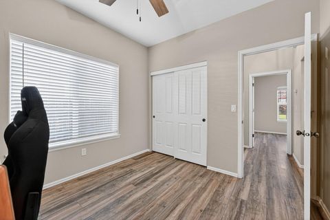 Tiny photo for 2217 NW Cedar Avenue, Redmond, OR 97756 (MLS # 220219760)