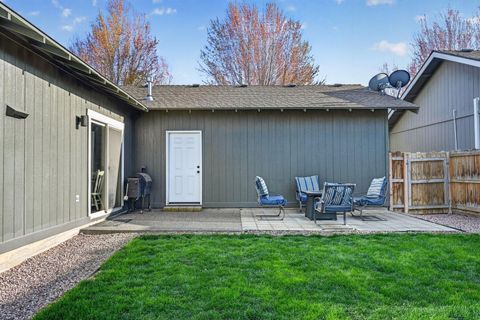 Tiny photo for 2217 NW Cedar Avenue, Redmond, OR 97756 (MLS # 220219760)