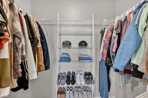 Tiny photo for 2217 NW Cedar Avenue, Redmond, OR 97756 (MLS # 220219760)