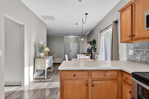 Tiny photo for 2217 NW Cedar Avenue, Redmond, OR 97756 (MLS # 220219760)