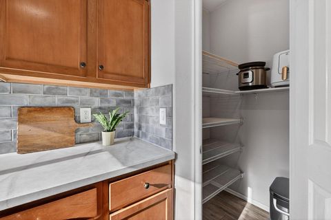 Tiny photo for 2217 NW Cedar Avenue, Redmond, OR 97756 (MLS # 220219760)