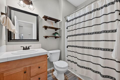 Tiny photo for 2217 NW Cedar Avenue, Redmond, OR 97756 (MLS # 220219760)