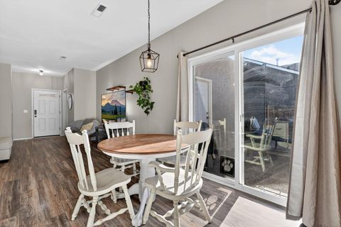 Tiny photo for 2217 NW Cedar Avenue, Redmond, OR 97756 (MLS # 220219760)